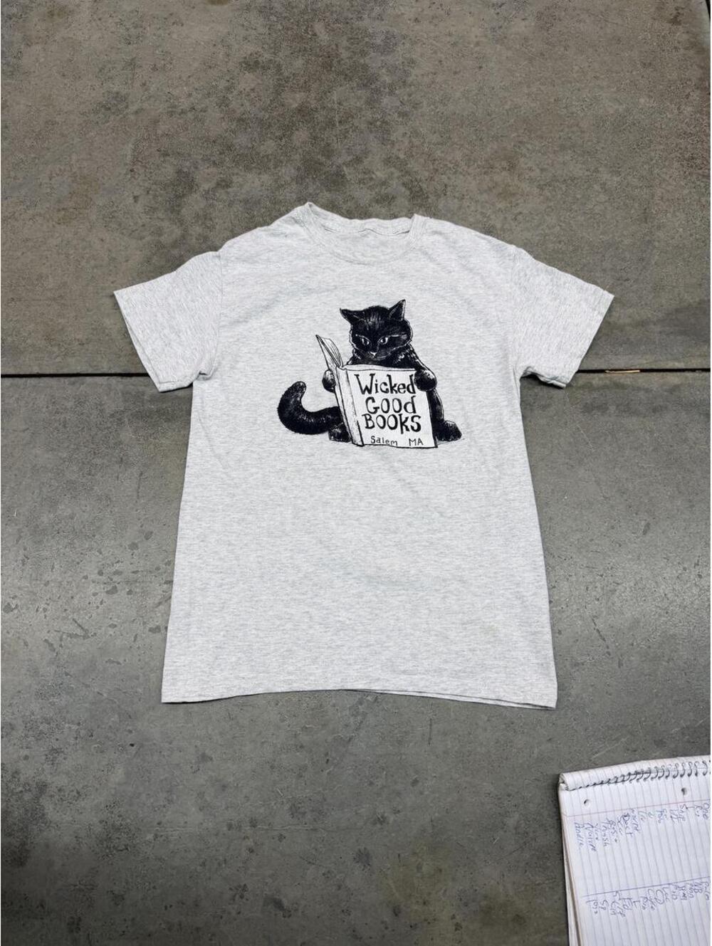 vintage wicked good books massachusetts destination cat kitten animal shirt
